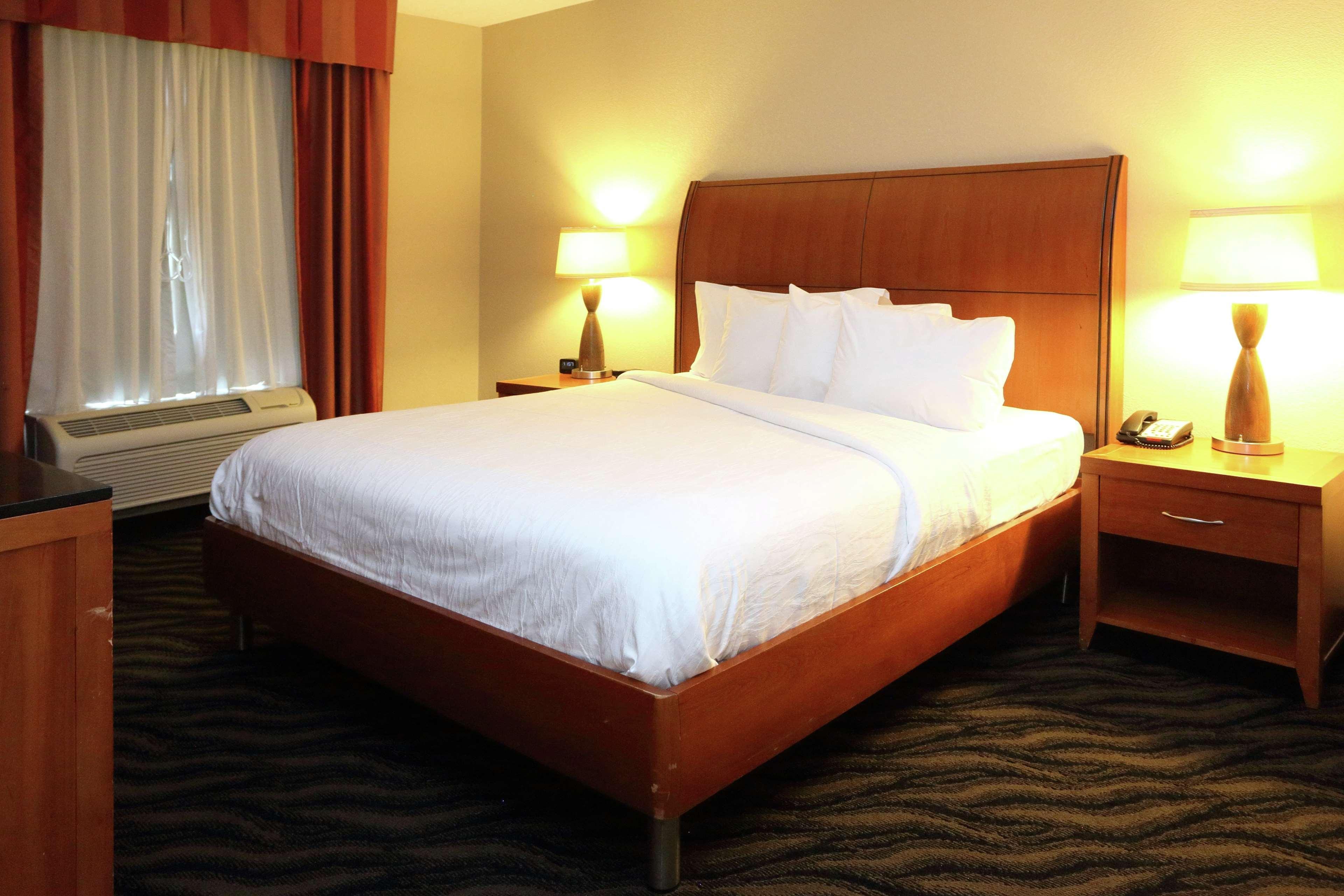 Hilton Garden Inn Chesapeake/Suffolk Exterior photo